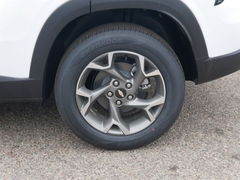 New 2026 Chevrolet Trax LT w/ LT Convenience Package FWD image 3