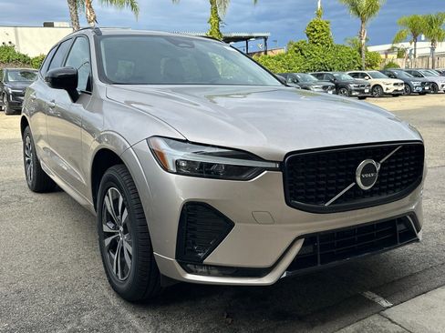 Certified 2025 Volvo XC60 B5 Core image 2