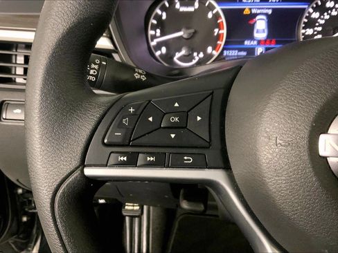 Used 2025 Nissan Altima 2.5 SV image 18