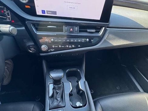 Used 2024 Lexus ES 300h w/ Premium Package FWD image 20