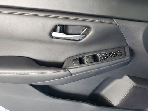 Used 2024 Nissan Sentra SV FWD image 14
