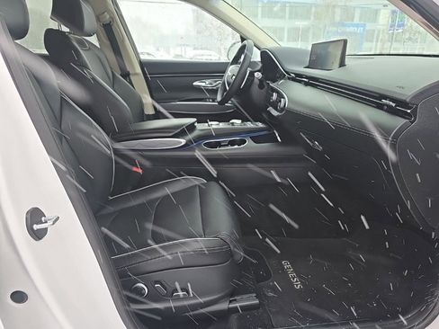 Used 2023 Genesis GV70 2.5T Advanced w/ Advanced Package image 12