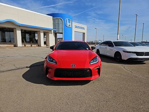 Used 2023 Toyota GR86 Base image 2