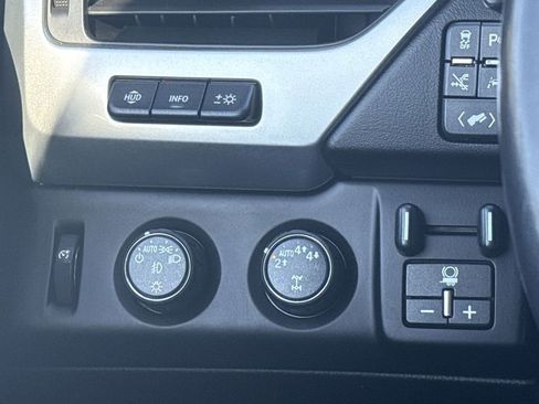 Certified 2020 Chevrolet Suburban Premier w/ Premier Plus Edition image 10