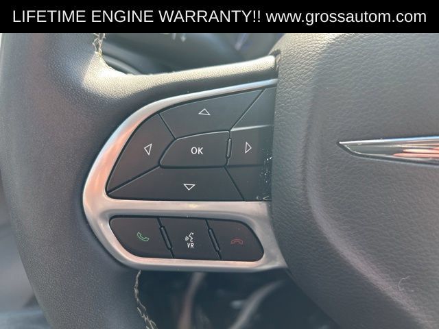 Used 2024 Chrysler Pacifica Touring-L FWD image 12