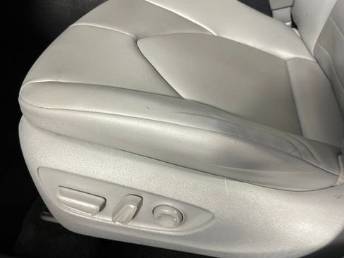 Used 2021 Toyota Highlander XLE image 22