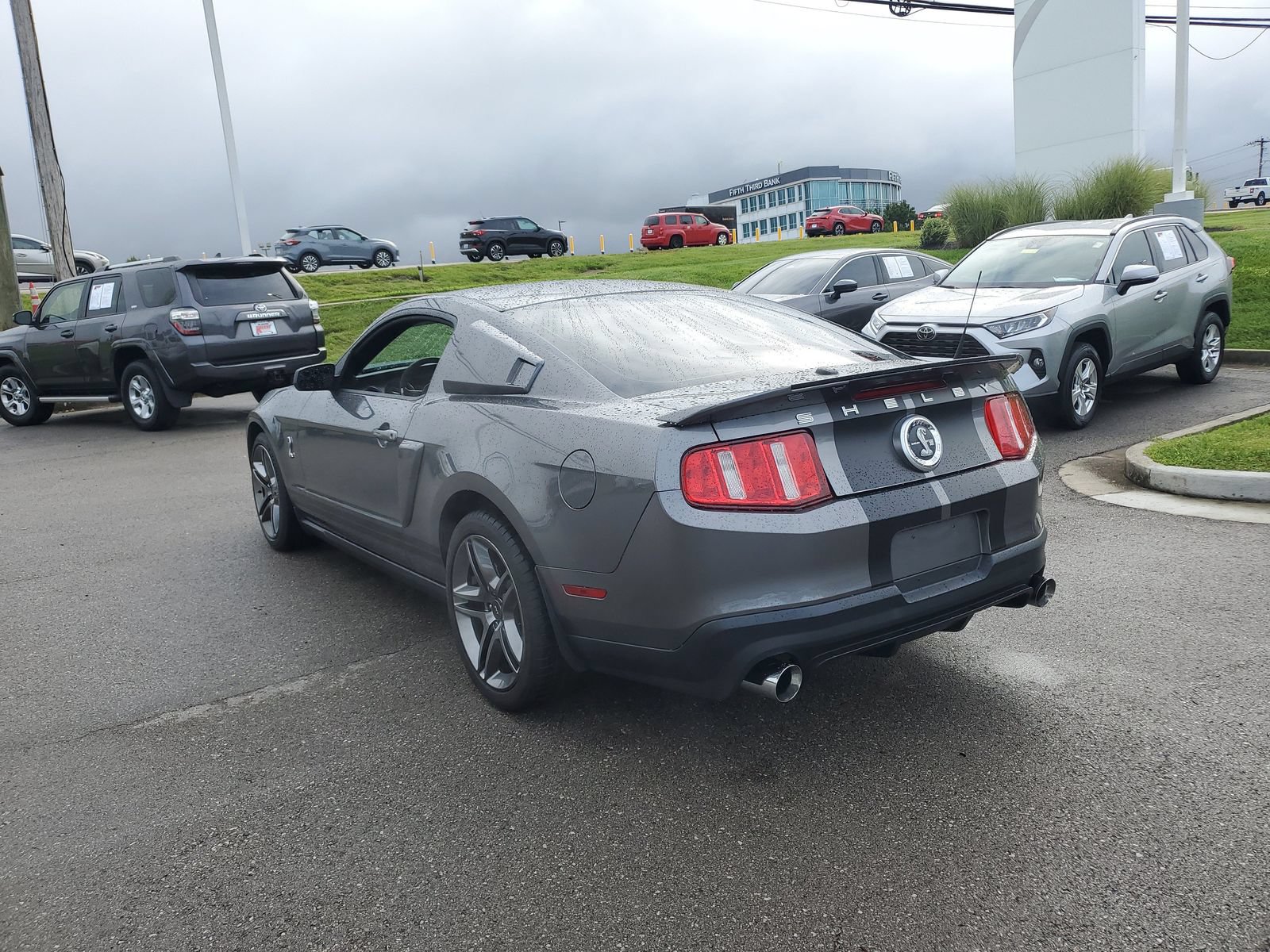 Used 2010 Ford Mustang Shelby GT500 RWD image 3