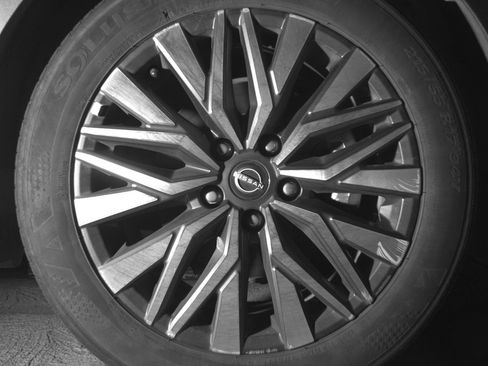 Used 2025 Nissan Altima 2.5 SV FWD image 13