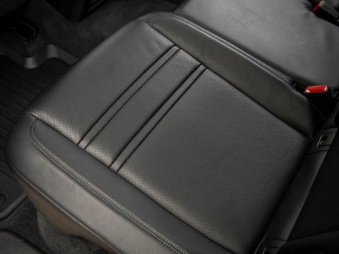 Certified 2024 Porsche Cayenne Coupe AWD/4WD image 33