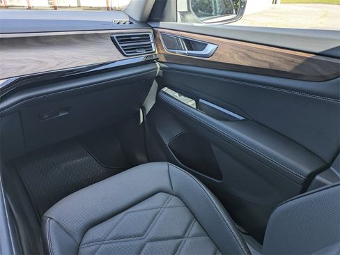 New 2026 Volkswagen Atlas SE image 17