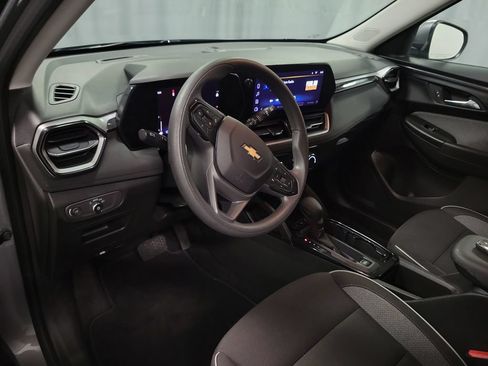 Used 2025 Chevrolet TrailBlazer LT FWD image 16