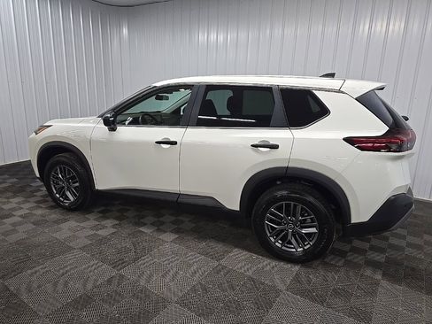 Used 2022 Nissan Rogue S image 4