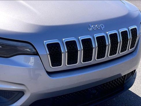 Used 2022 Jeep Cherokee Latitude Lux w/ Mopar Interior Package AWD/4WD image 31