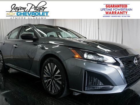 Used 2024 Nissan Altima 2.5 SV image 1