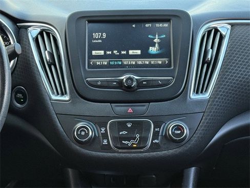 Used 2018 Chevrolet Malibu LT image 17