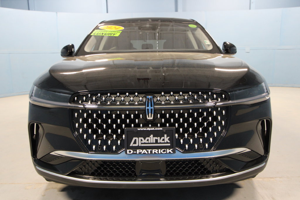 Used 2024 Lincoln Nautilus Premier AWD/4WD image 27
