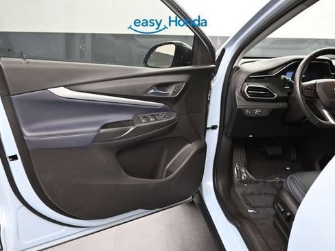 Used 2022 Chevrolet Bolt EUV LT w/ Convenience Package FWD image 17