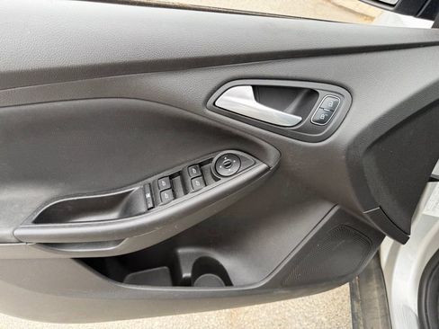 Used 2018 Ford Focus SE FWD image 21