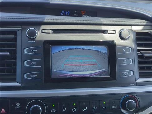 Used 2017 Toyota Highlander LE FWD image 15