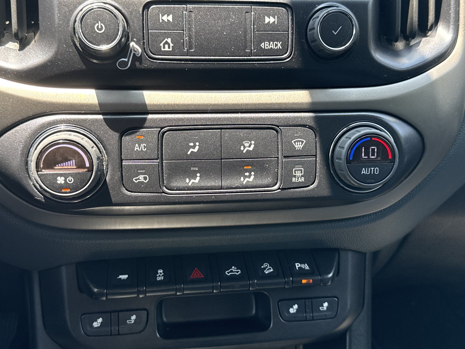 Used 2022 Chevrolet Colorado Z71 AWD/4WD image 29