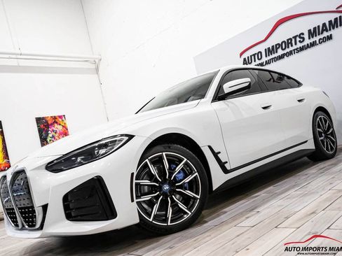 Used 2022 BMW i4 eDrive40 w/ M Sport Package image 7