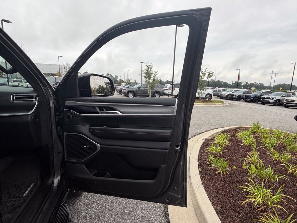 Used 2024 Jeep Wagoneer Series II AWD/4WD image 60