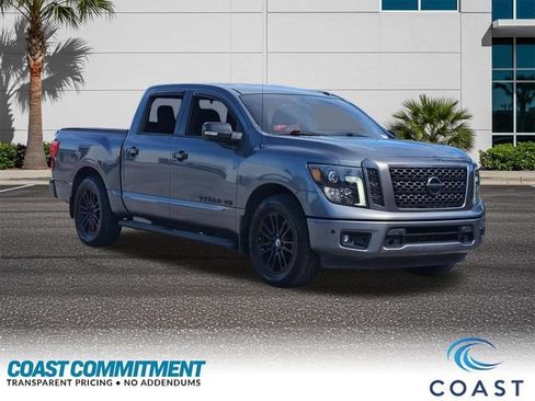 Used 2018 Nissan Titan SV w/ SV Convenience Package RWD image 3