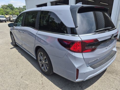 Used 2026 Honda Odyssey Touring image 4