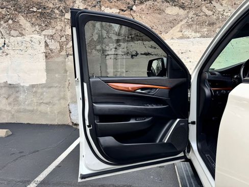 Used 2015 Cadillac Escalade Premium image 10