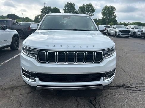 Used 2022 Jeep Wagoneer Series III w/ Premium Group I AWD/4WD image 6