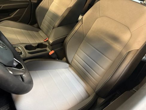Used 2025 Volkswagen Jetta SE w/ Black Wheel Package FWD image 10