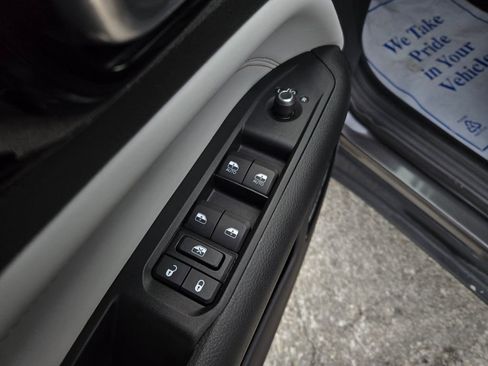 Used 2022 Jeep Compass Limited image 11