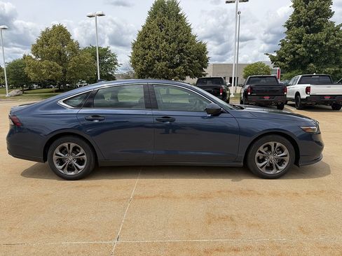Used 2024 Honda Accord EX image 3