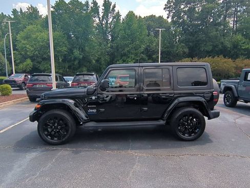Used 2023 Jeep Wrangler Unlimited Sahara w/ Cold Weather Group AWD/4WD image 2