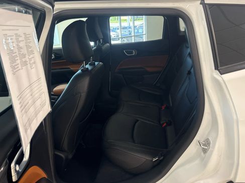 Used 2025 Jeep Compass Limited AWD/4WD image 12