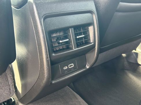 Used 2024 Cadillac XT4 Premium Luxury FWD image 18
