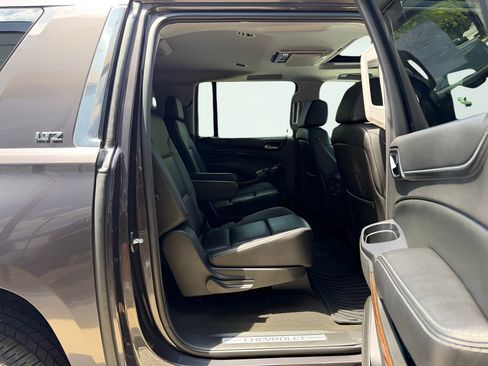Used 2015 Chevrolet Suburban LTZ RWD image 46