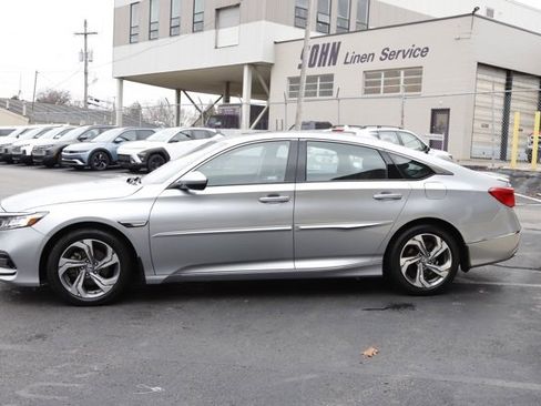 Used 2018 Honda Accord EX image 9