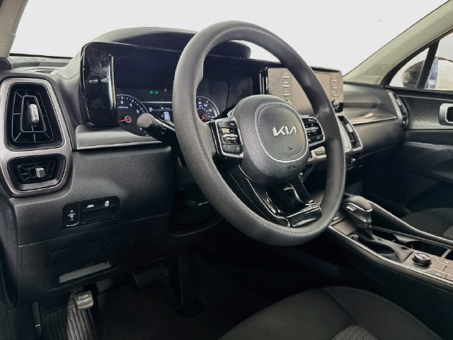 Used 2023 Kia Sorento LX FWD image 19