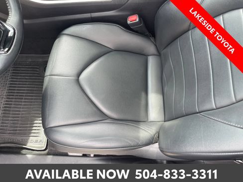 Used 2021 Toyota Highlander XLE FWD image 29