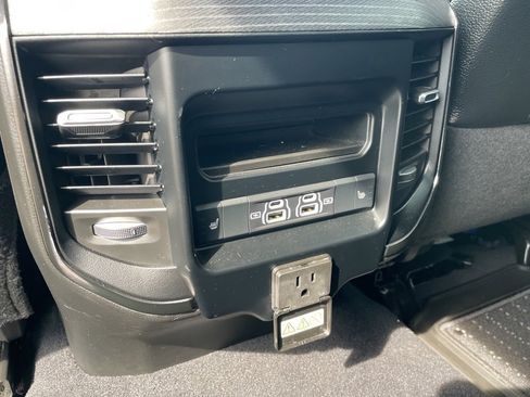 Used 2024 RAM 2500 Limited image 12