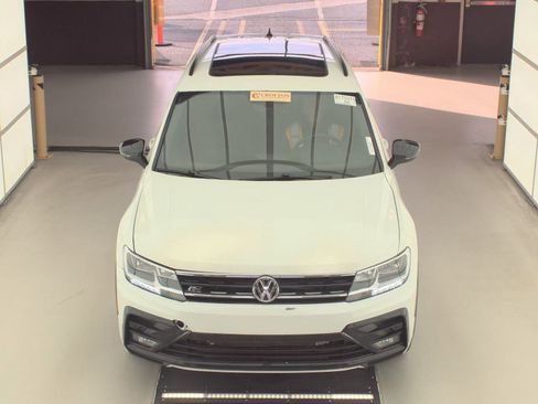 Used 2020 Volkswagen Tiguan SE R-Line w/ 3rd Row Seat Package image 2