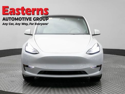 Used 2022 Tesla Model Y Long Range AWD/4WD image 2