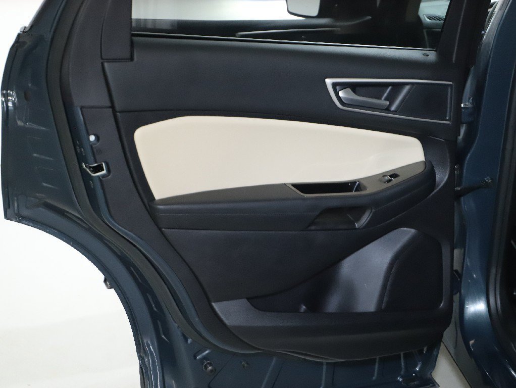 Used 2019 Ford Edge SEL w/ Equipment Group 201A AWD/4WD image 16