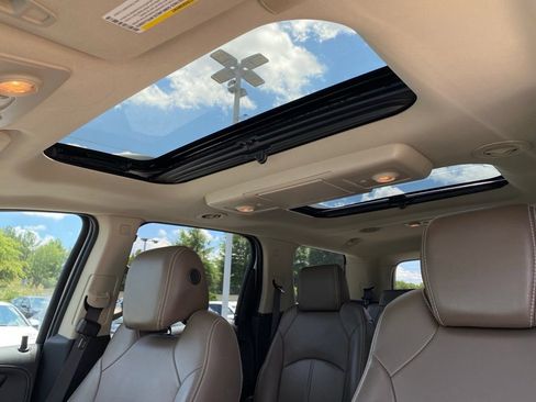Used 2017 GMC Acadia Limited SLT AWD/4WD image 25