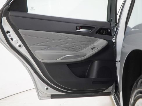 Used 2019 Toyota Avalon Limited w/ Protection Package FWD image 43