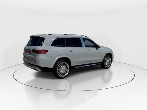 Used 2024 Mercedes-Benz Maybach GLS 600 4MATIC image 8