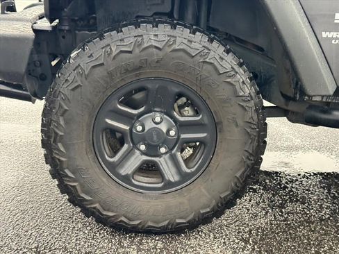 Used 2017 Jeep Wrangler Unlimited Sport w/ Connectivity Group AWD/4WD image 9
