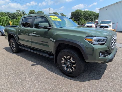 Used 2021 Toyota Tacoma TRD Off-Road w/ TRD Premium Off Road Package AWD/4WD image 9