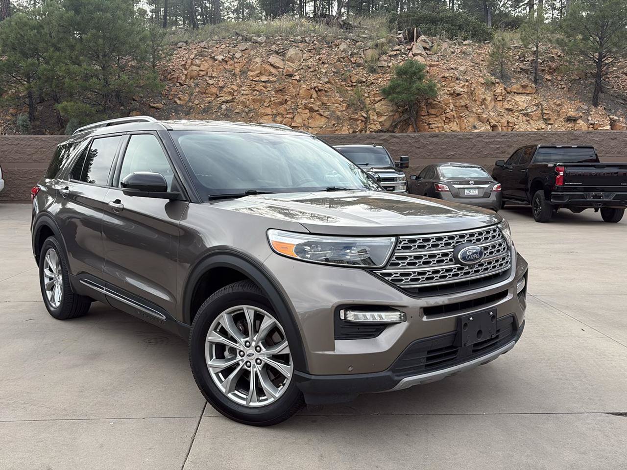 Used 2021 Ford Explorer Limited AWD/4WD image 2